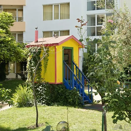 Yassen Holiday סאני ביץ'